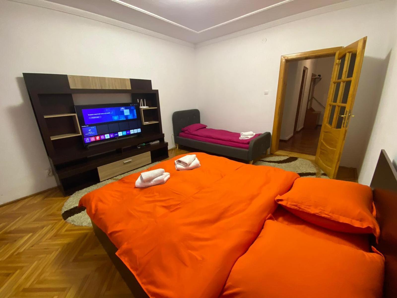Linen Tree Apartment Băile Herculane Esterno foto