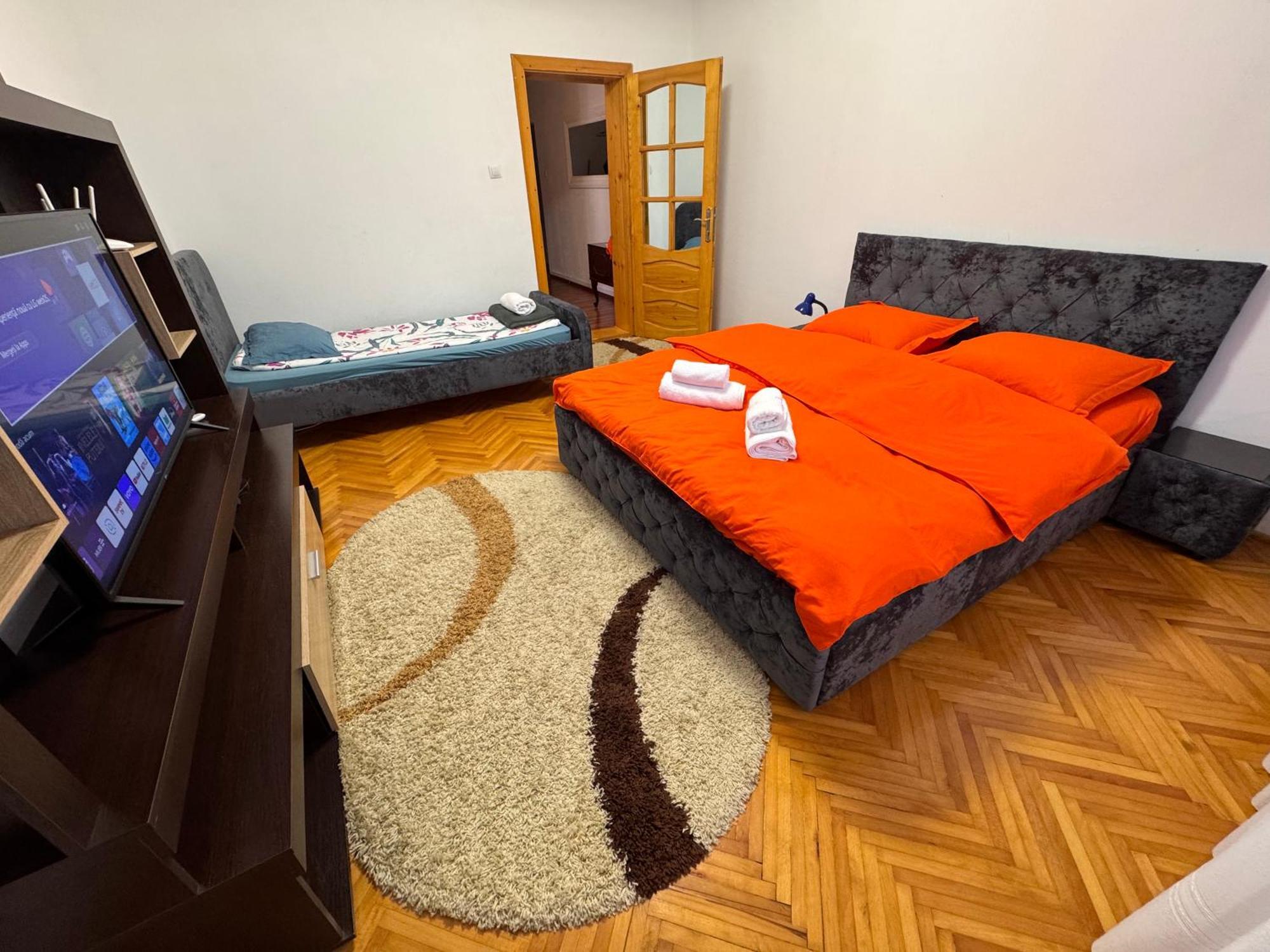 Linen Tree Apartment Băile Herculane Esterno foto