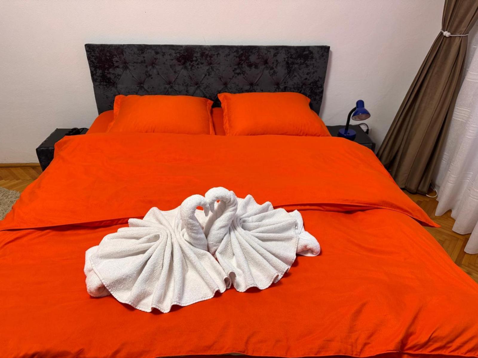 Linen Tree Apartment Băile Herculane Esterno foto